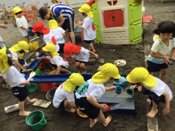 水遊びをしたよ 埼玉県北本市の認定こども園 せきね幼稚園